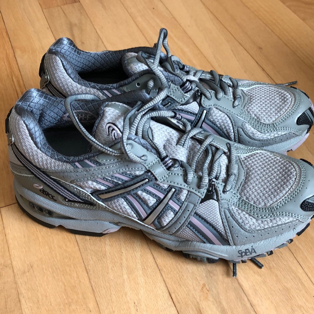 ASICS women’s Gel-Eagle trail IV size 9